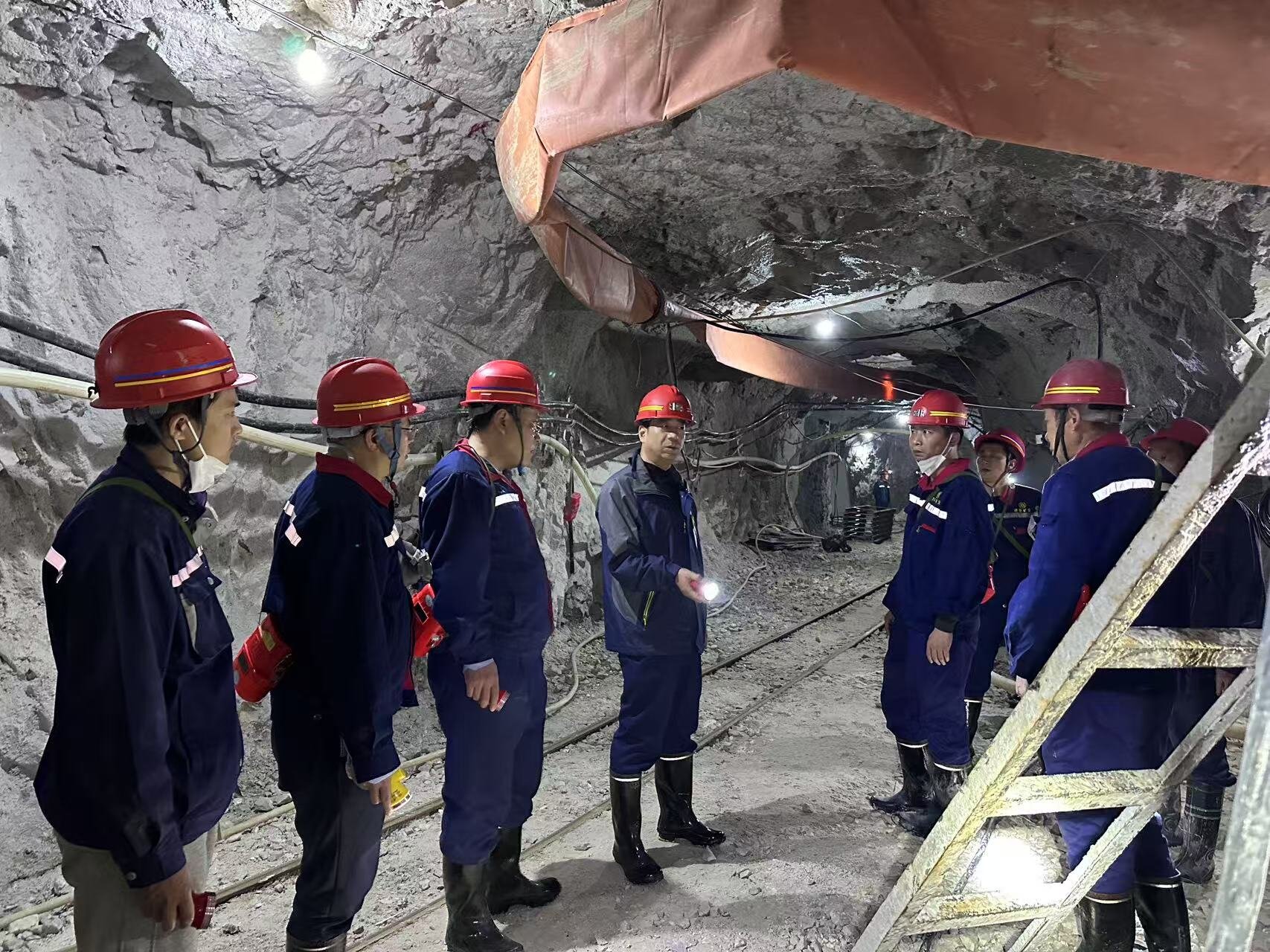 井下現(xiàn)場(chǎng)協(xié)調(diào).jpg